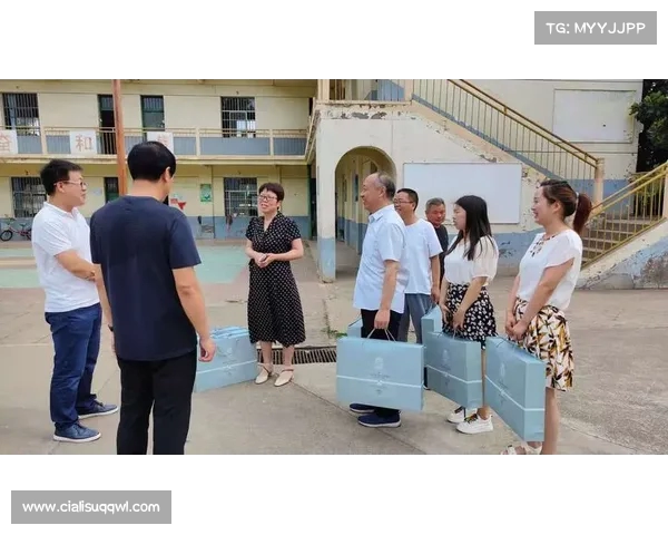 马德兴与宋凯上村健一亲切交流并鼓励国少队员全力以赴打好比赛